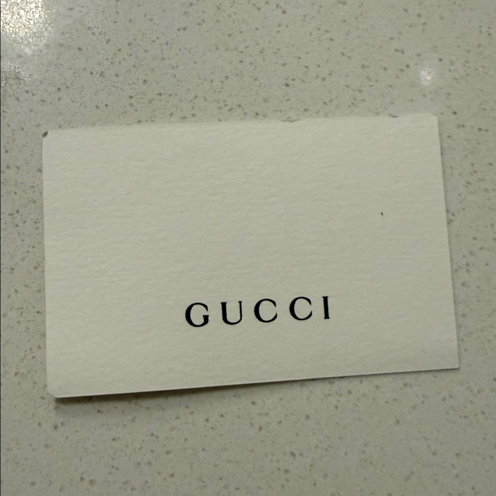 Gucci Black Leather Belt with Gold Emblem - Picture 9 of 11